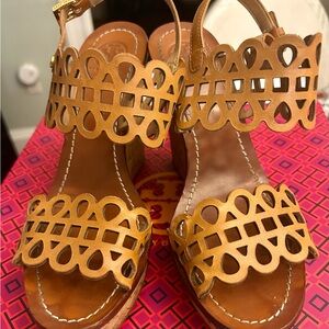 EUC Tory Burch Vintage Vachetta Laser Cut Platform Heels. Sz 7 in box & pouch.